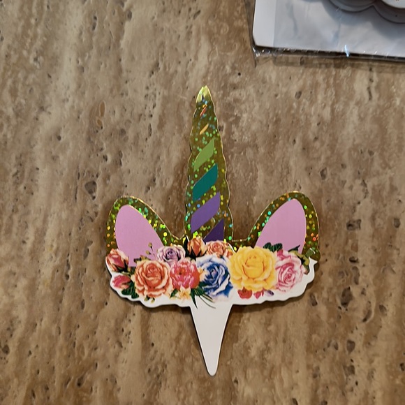 New but open Unicorn Cupcake decorative wrap - Picture 2 of 4